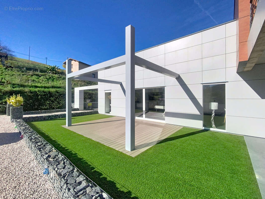 Maison à CHAMBOST-ALLIERES