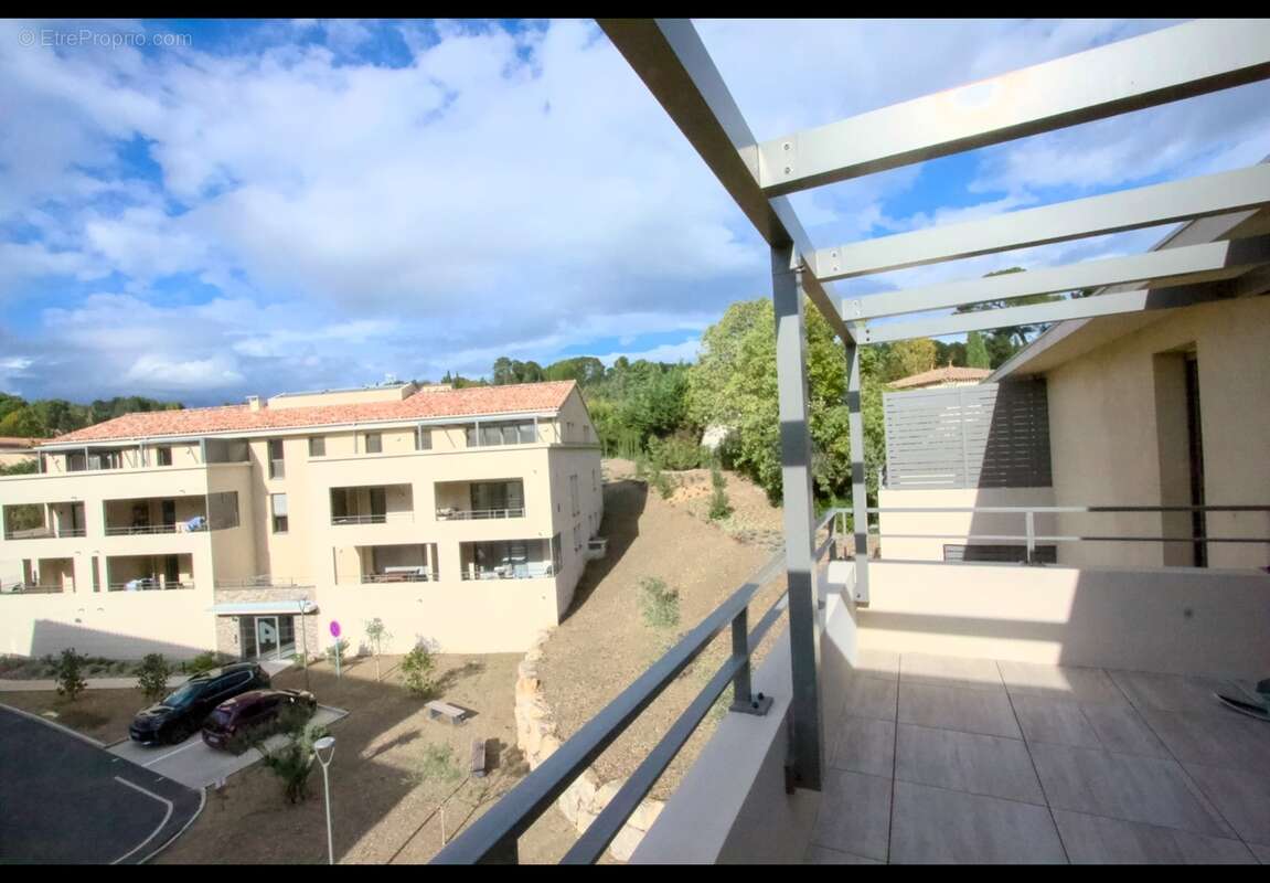 Appartement à vendre 2 pièces  dernier étage terrasse ascenseur et garage AIX EN PROVENCE (13) - photo 5
