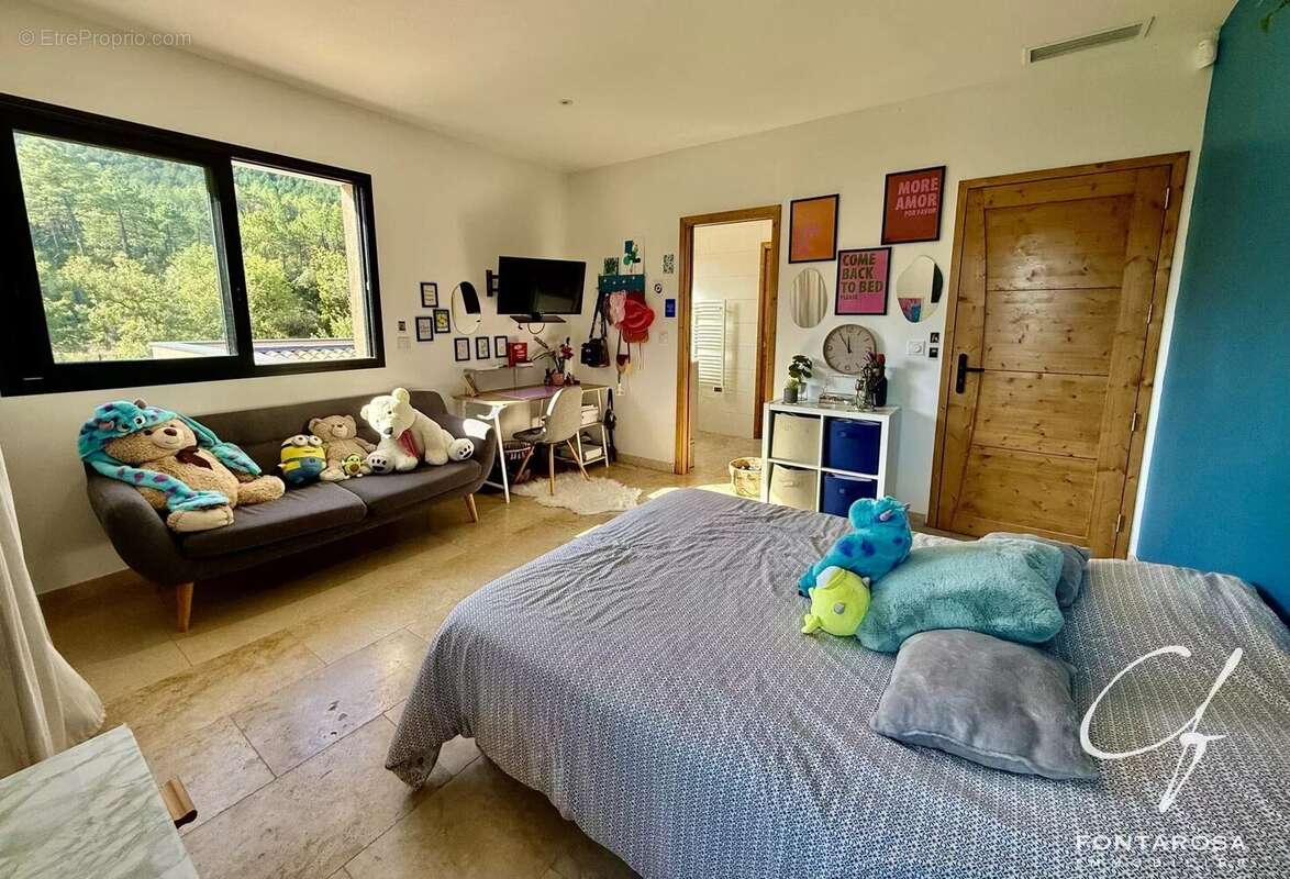 Maison à BAGNOLS-EN-FORET