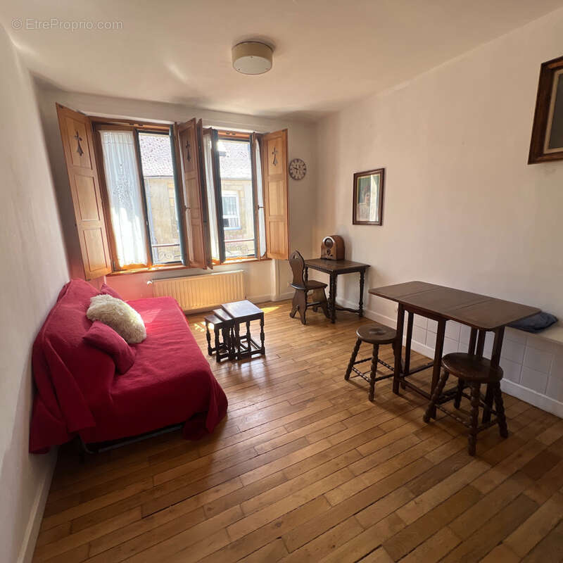 Appartement à CHATEAUNEUF-DU-FAOU