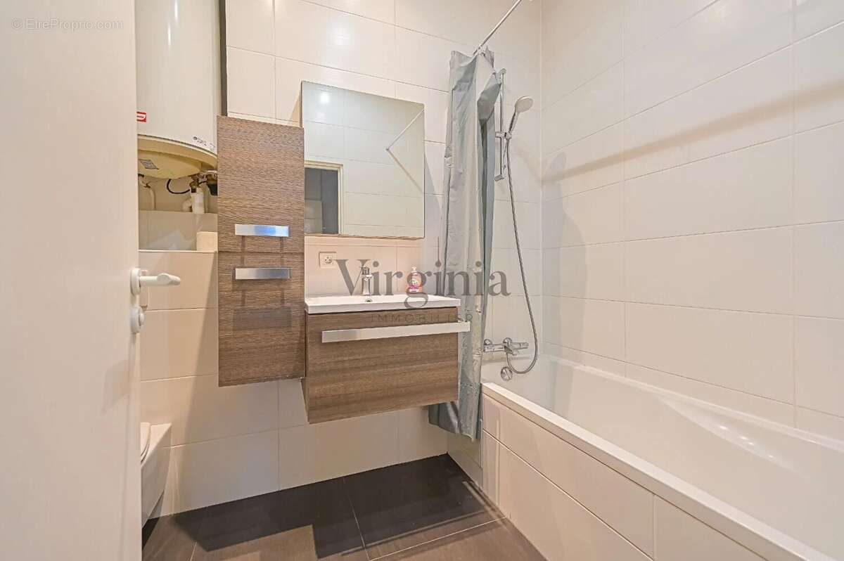Appartement à CHARENTON-LE-PONT