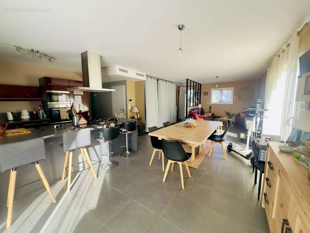 Maison à CONNE-DE-LABARDE