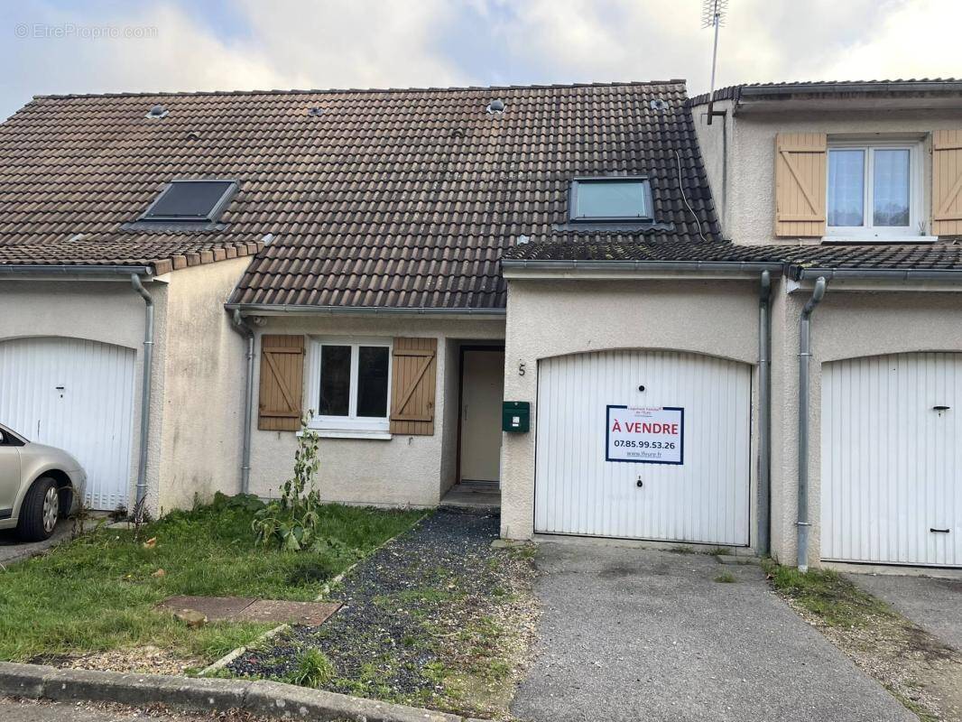 Maison à IVRY-LA-BATAILLE