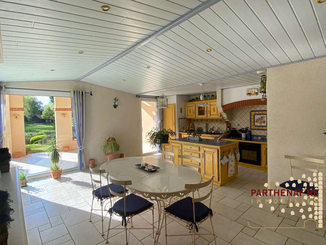 Maison à LA CHAPELLE-SAINT-LAURENT