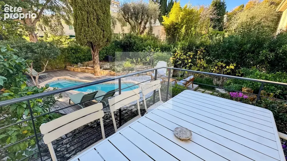 Emplacement Privilégié au Cœur de Cannes : Maison de Ville avec Piscine et Stationnement Privatif - photo 6