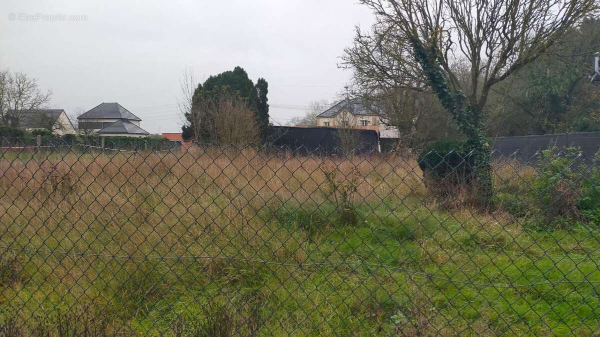 Terrain à ARGOEUVES