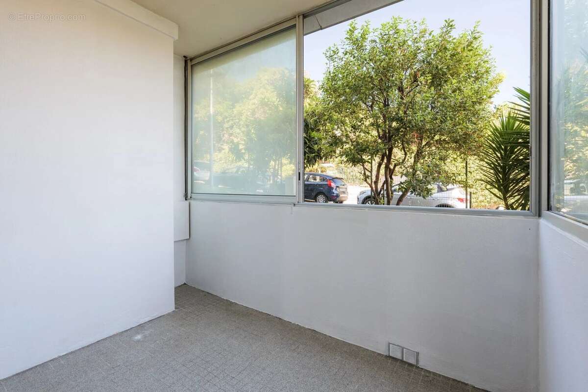 Appartement à SAINT-LAURENT-DU-VAR