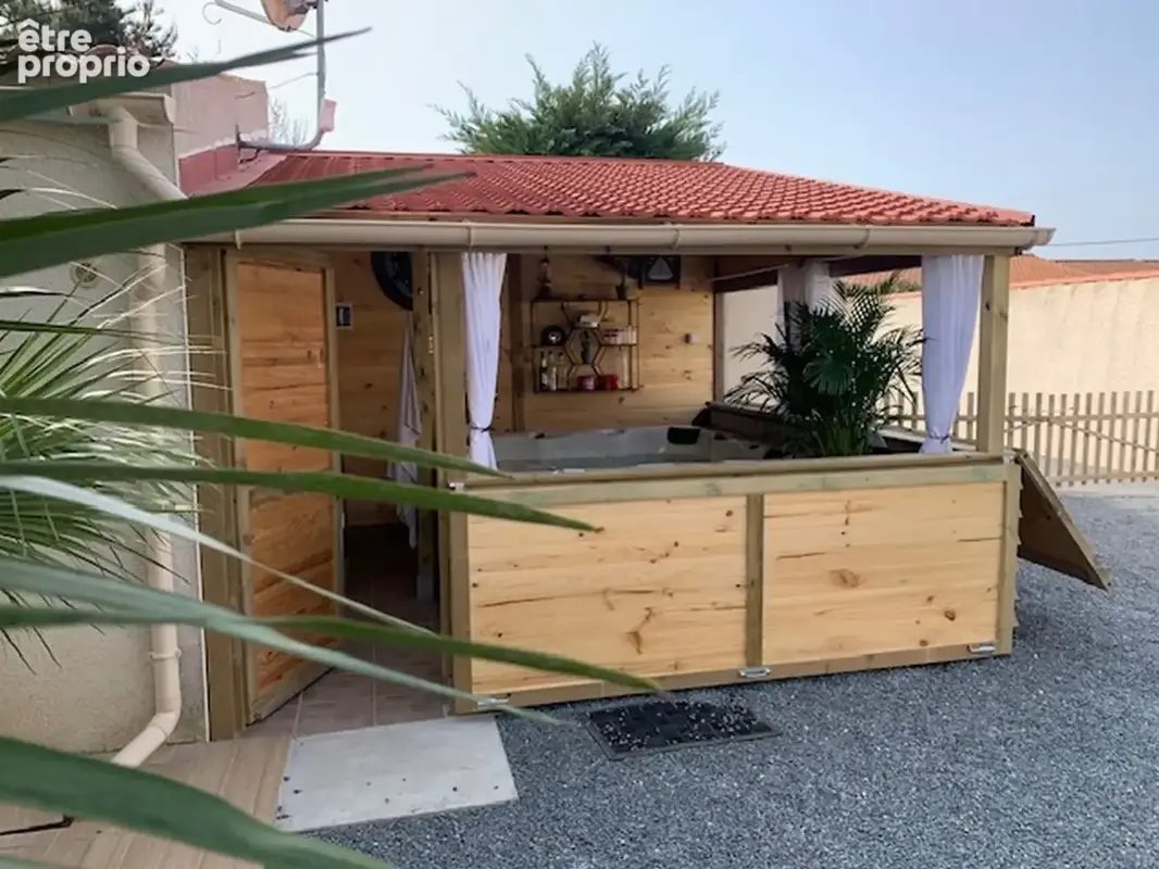 ILE D'OLERON (17), A Vendre demeure-piscine 186m² plain-pied sur terrain 862m², 9 pièces dont 4 chambres et 1 garage - photo 7