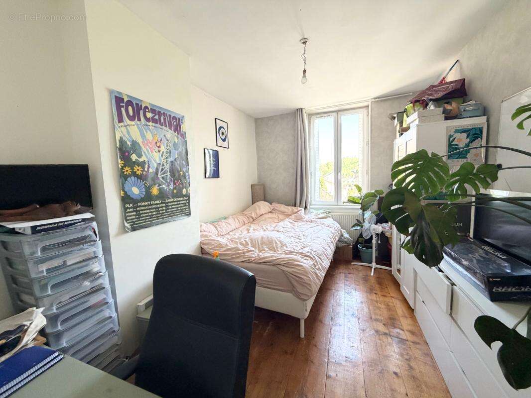 Appartement à L'ARBRESLE