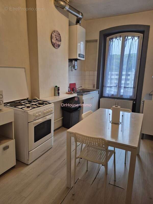 Appartement à LE CHAMBON-FEUGEROLLES