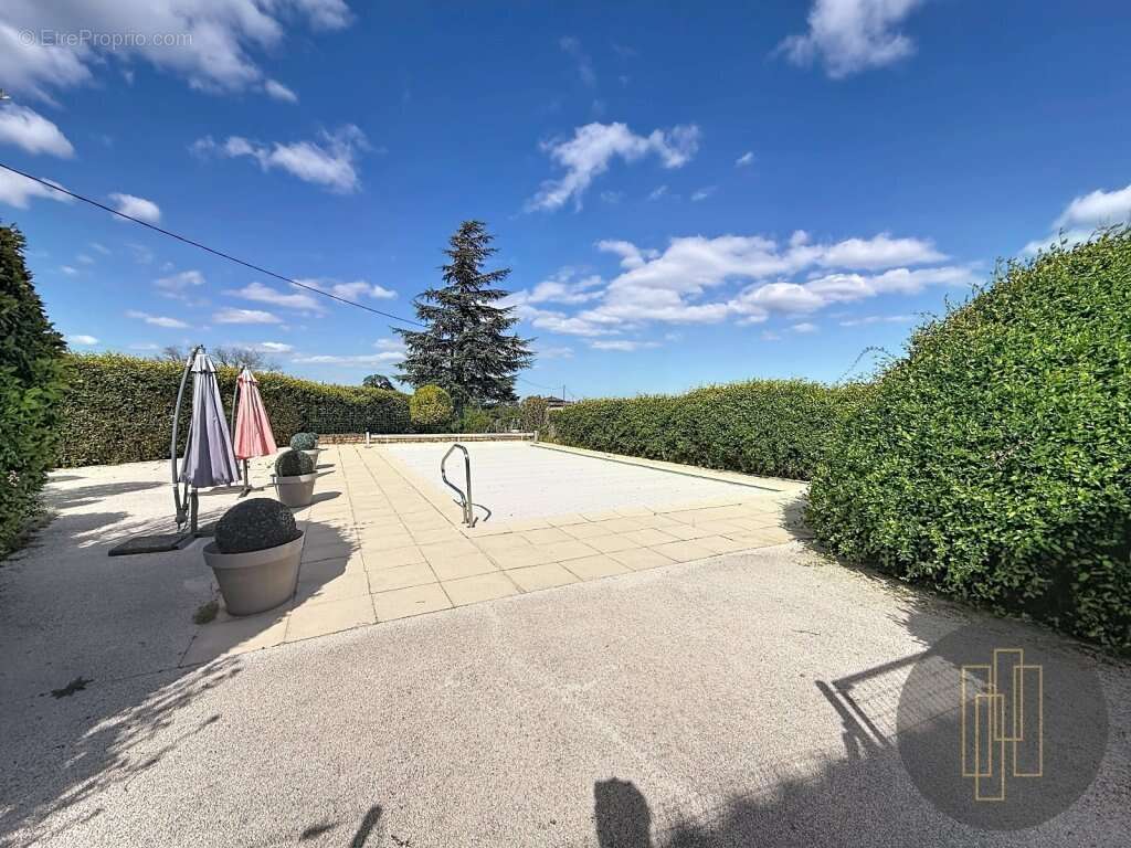 Maison à POUILLY-LE-MONIAL