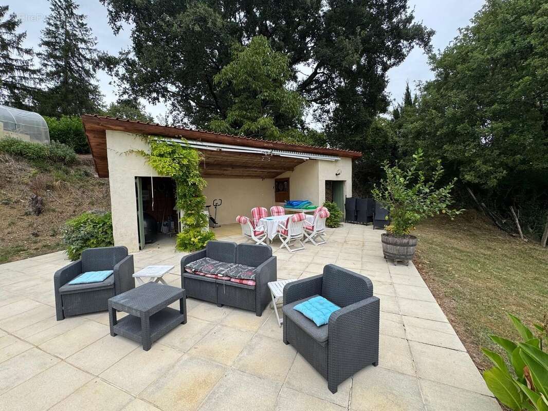 Maison à VILLECOMTAL-SUR-ARROS