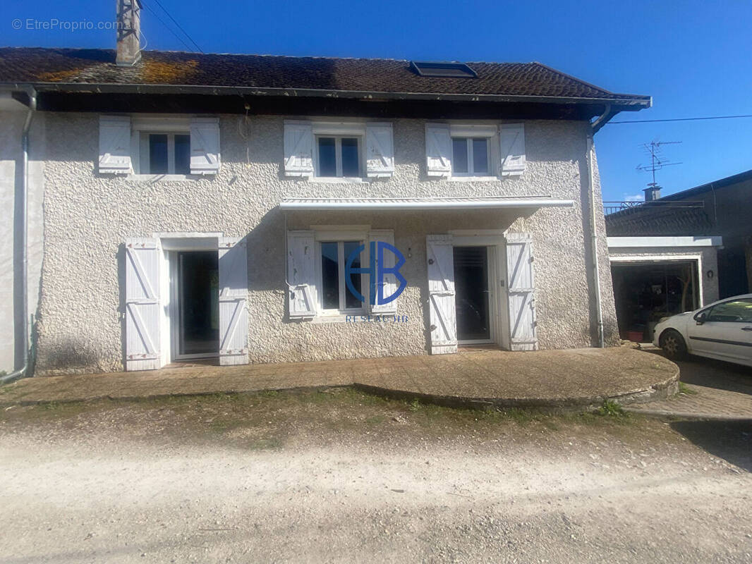 Maison à VEZERONCE-CURTIN