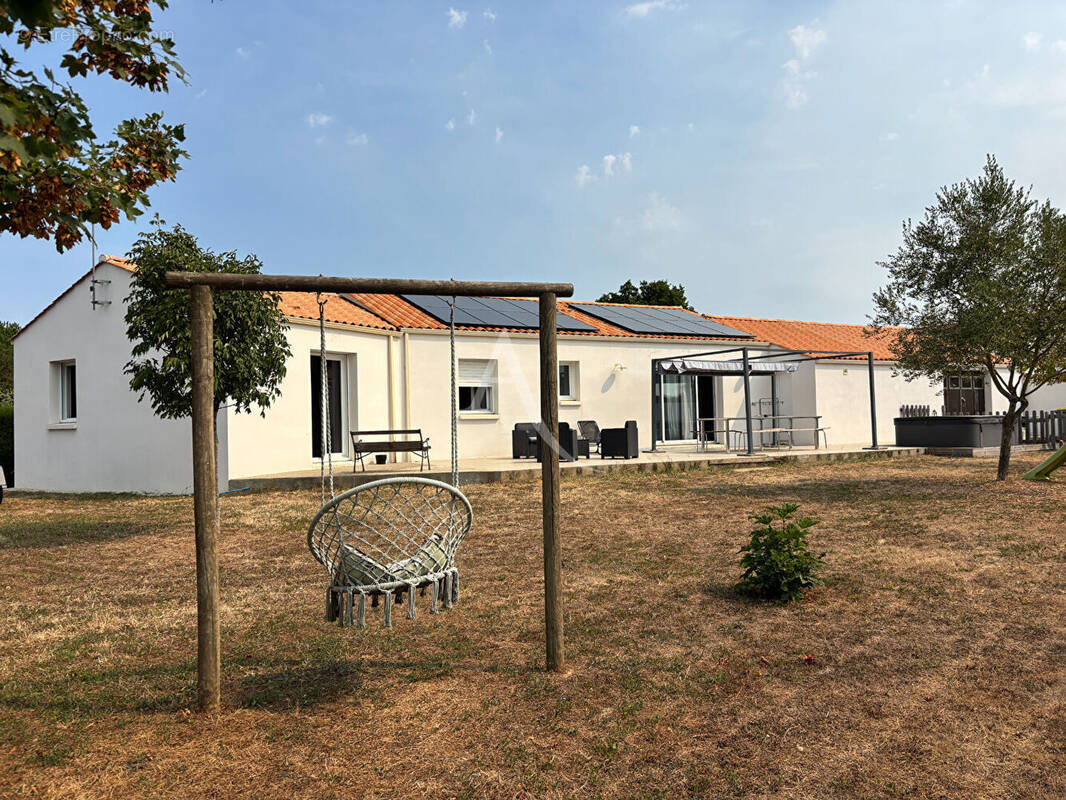 Maison à LANDEVIEILLE