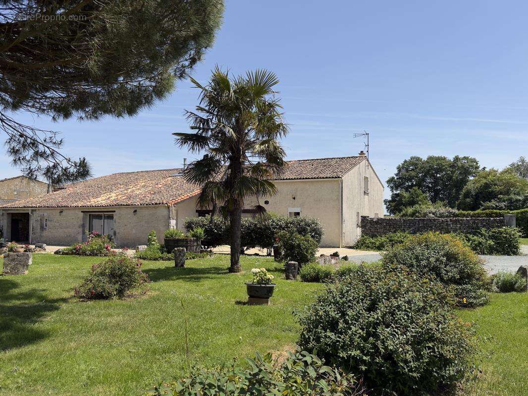 Maison à EPARGNES