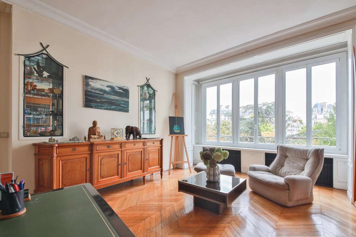 Appartement à PARIS-16E