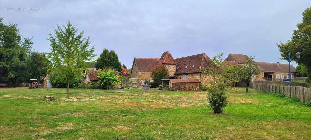 Maison à SAINT-YRIEIX-LA-PERCHE