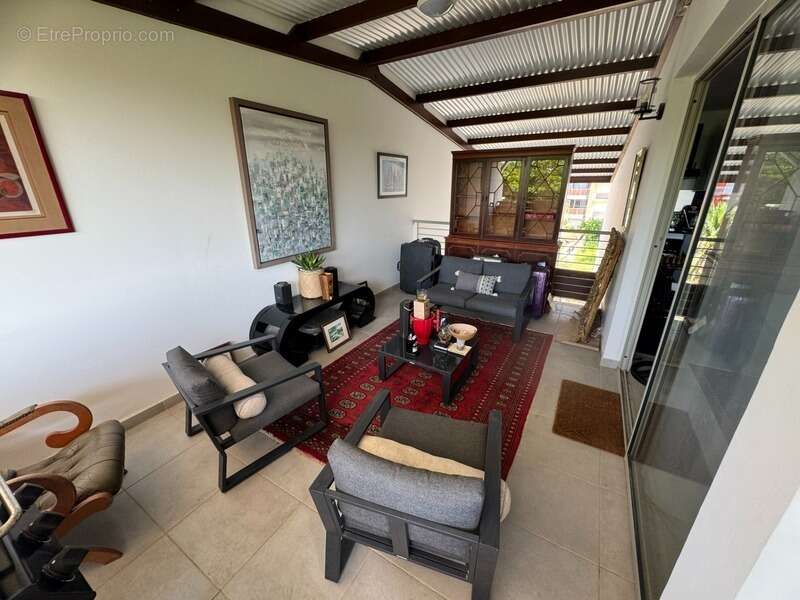 Coup de coeur pour ce splendide T2 de 81 M2 dont 52m2 habitable, à CAYENNE vue océan - photo 4