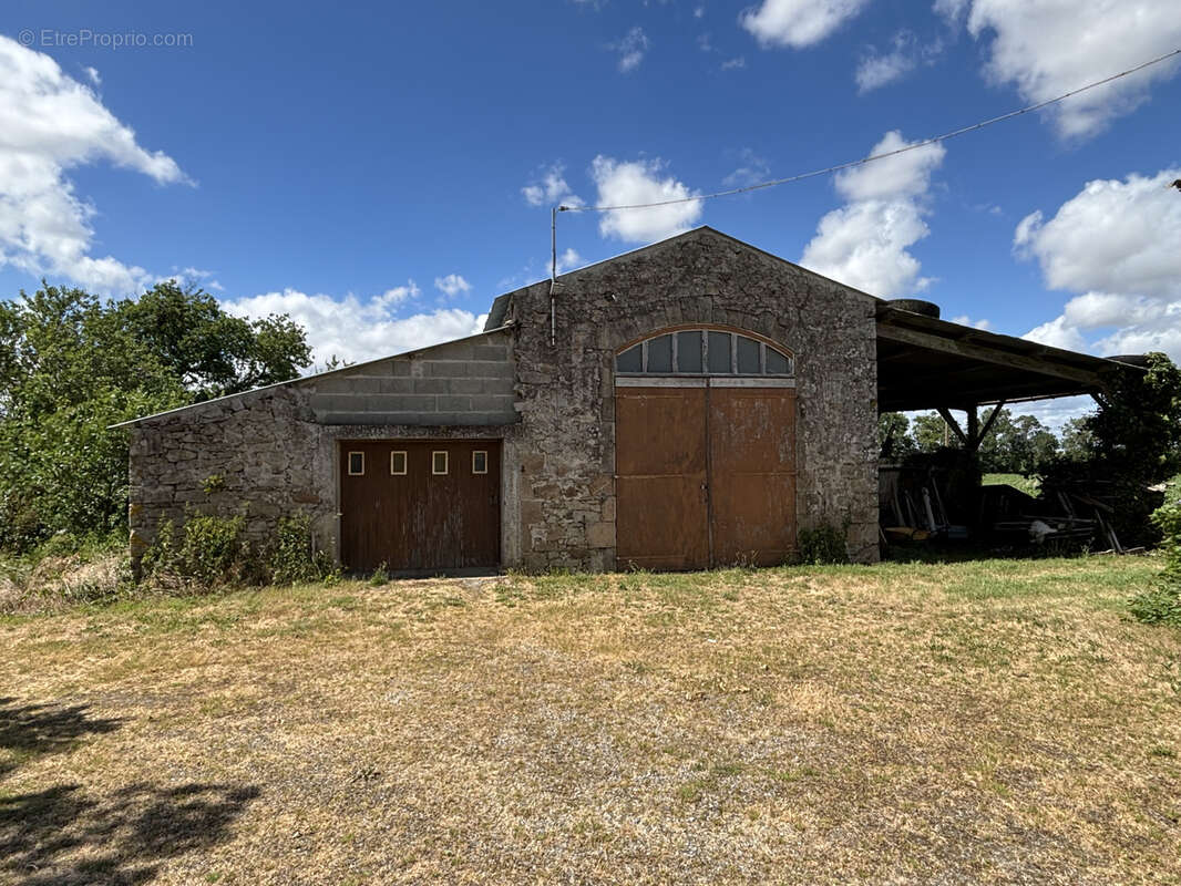 Maison à LES LANDES-GENUSSON