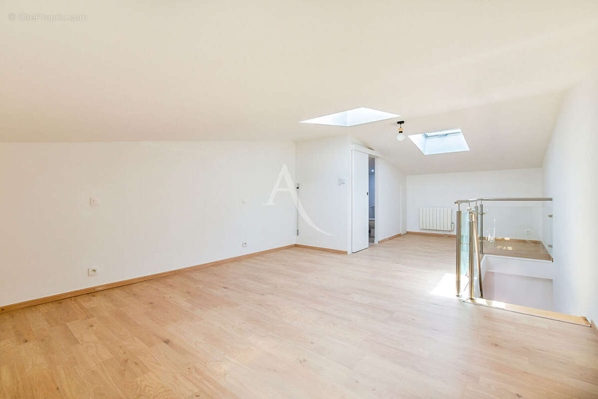 Appartement 2 pièces à vendre à Pontault-Combault, proche gare - photo 5