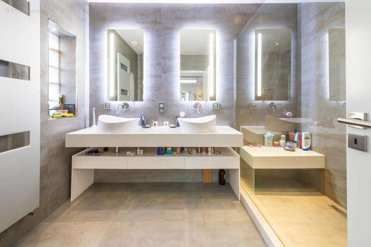 Maison à COURBEVOIE