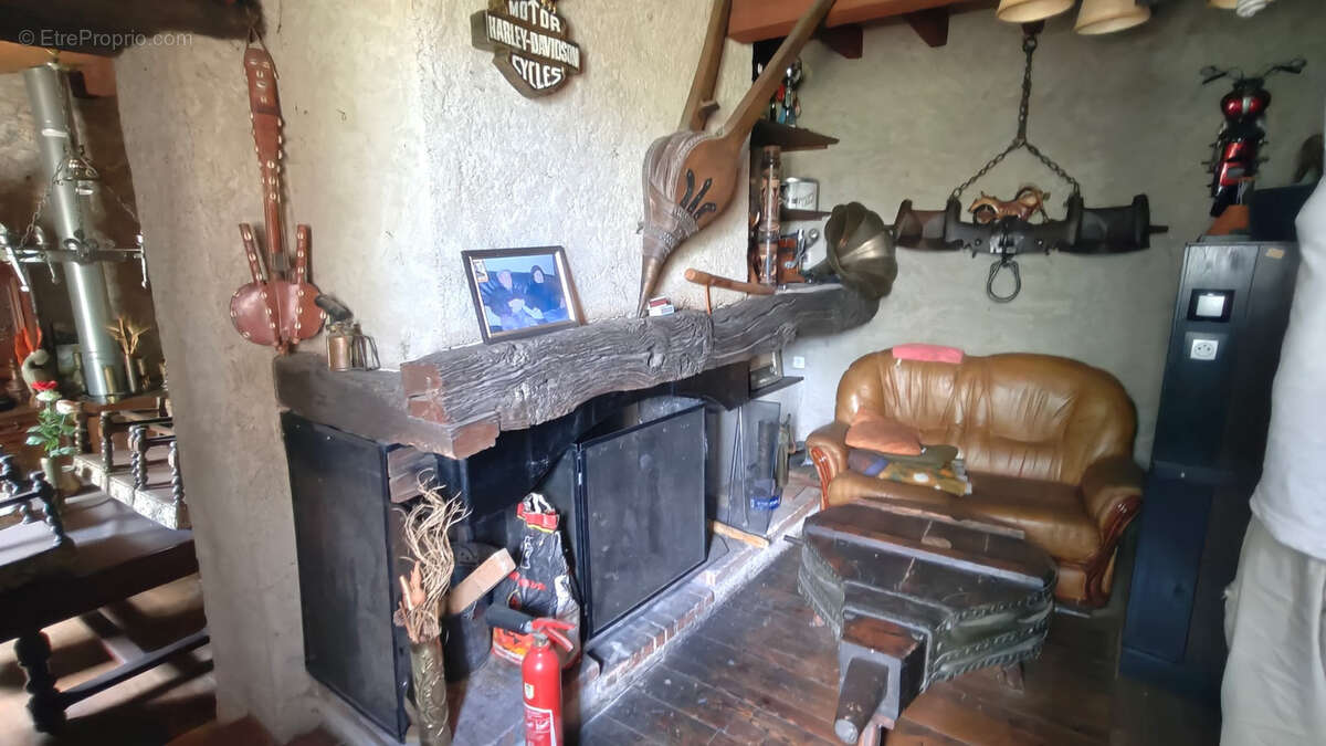 CORBIERES VERTES PROCHE COUIZA - Maion de village en pierre de 110m2 habitable avec cour et garage - Charme et - photo 5