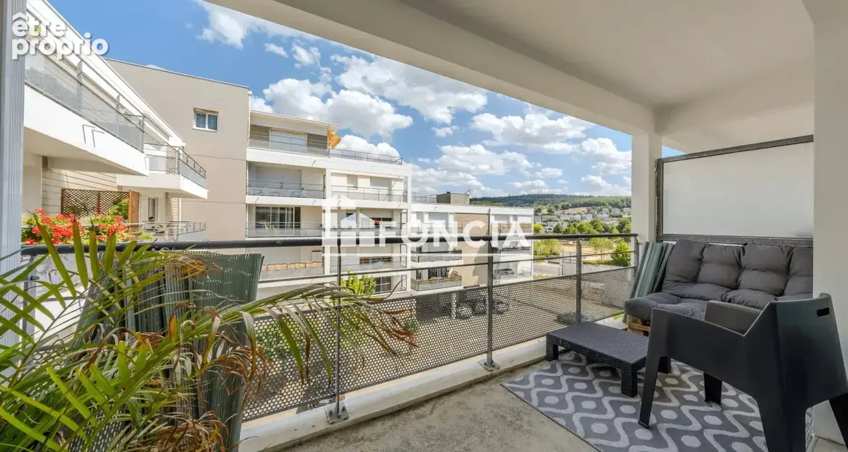 Landerneau centre – beau t2 avec balcon, parking et ascenseur - photo 2