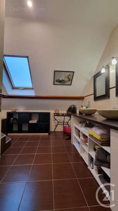 Maison à NEUILLY-LE-REAL