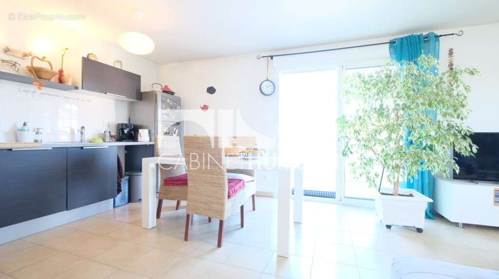 Appartement à SAINT-PRIEST-EN-JAREZ