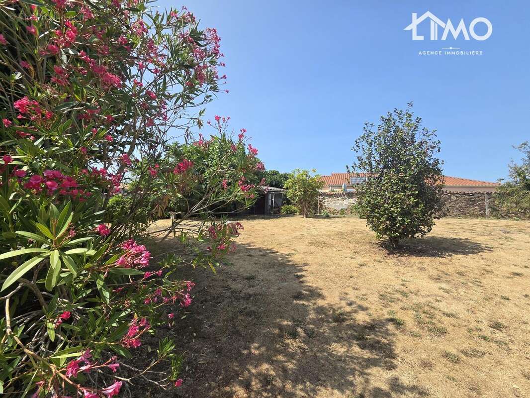Maison 195 m² à Verneuil-Sur-Vienne  - photo 3