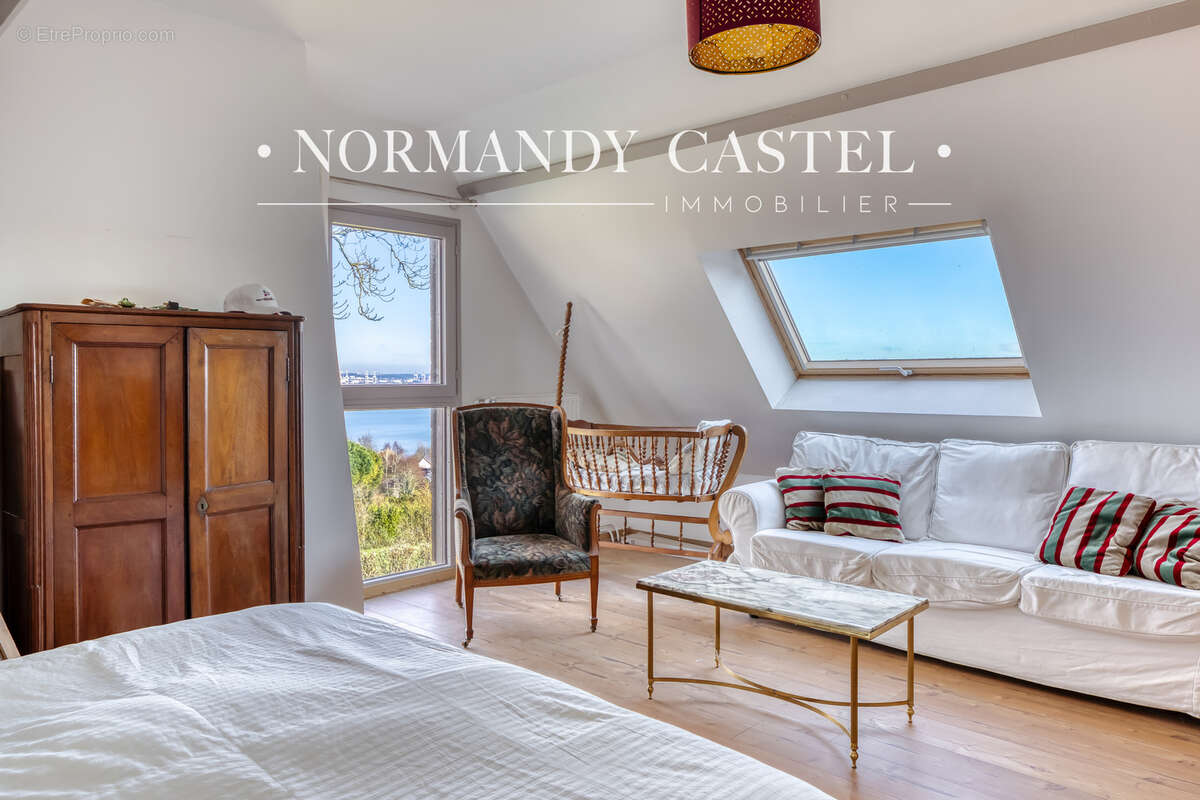 Maison à CRICQUEBOEUF