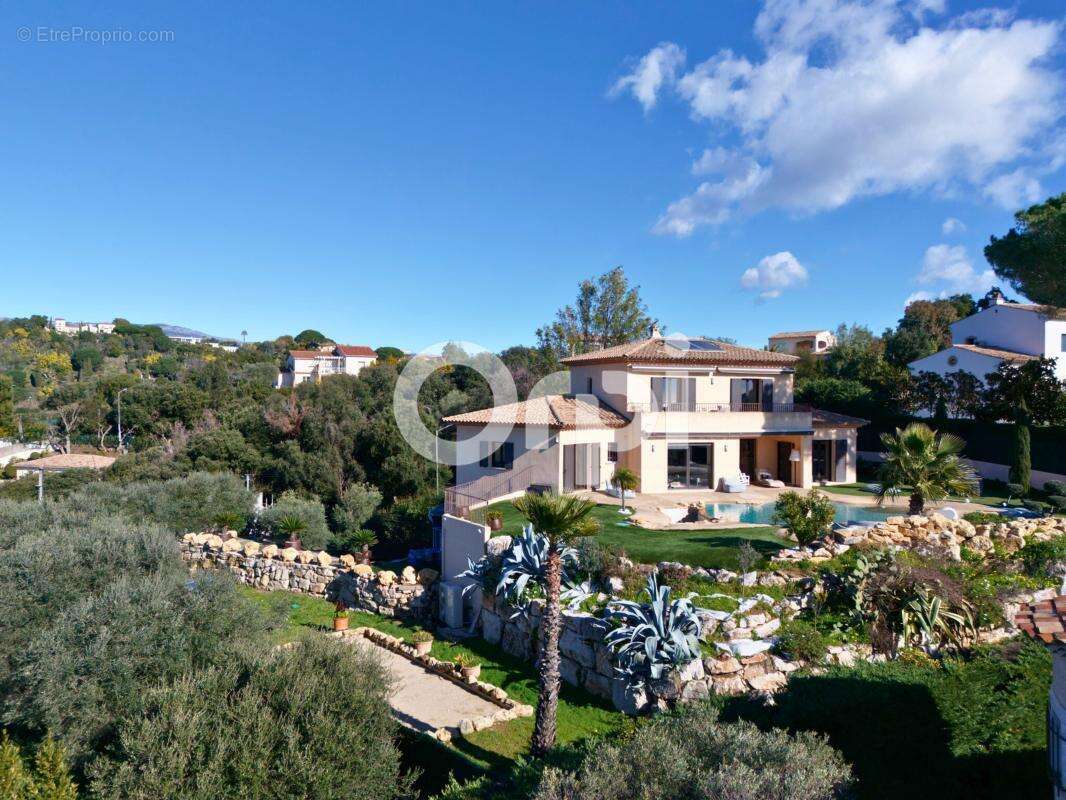 Maison à LA ROQUETTE-SUR-SIAGNE