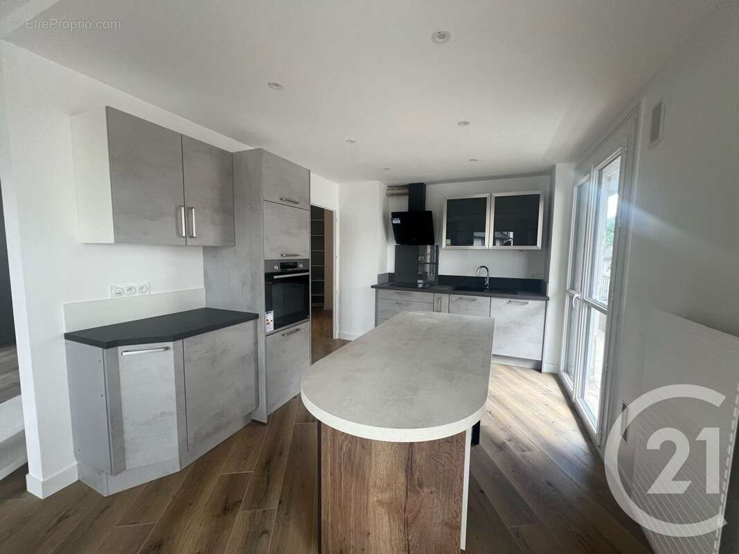 Appartement 94 m² à Aurillac  - photo 3