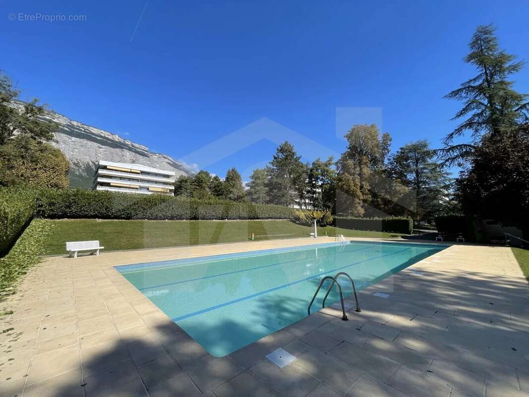 Appartement à MEYLAN