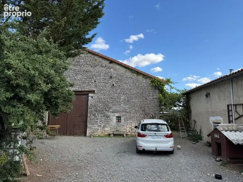 Maison en Pierre Avec Sa Piscine Chauffée et Dépendances Sur 4676m² - photo 23