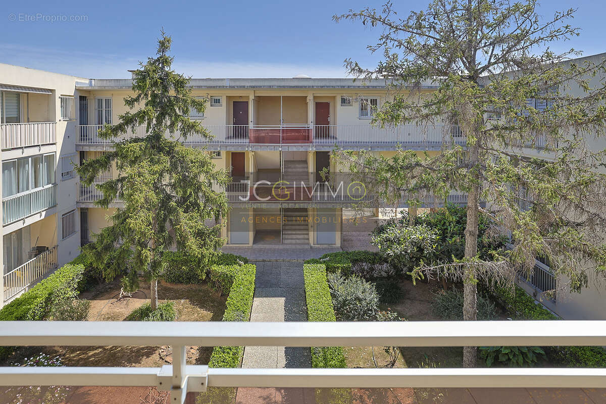 Appartement à SIX-FOURS-LES-PLAGES