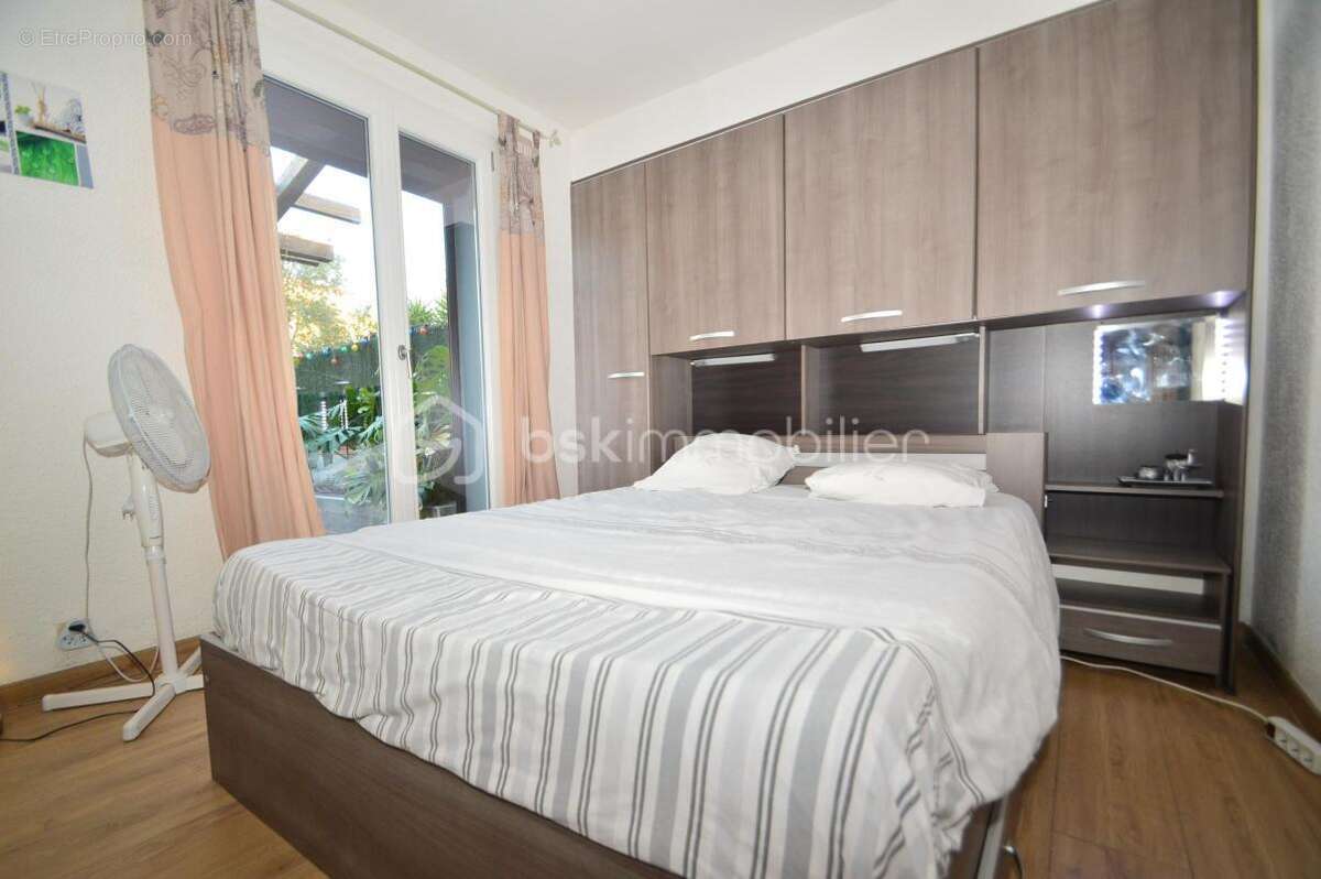 Maison à SAINT-LAURENT-DE-LA-SALANQUE