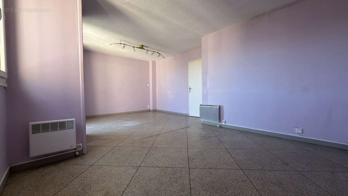 appartement t3 , cave , calme, residence  - Appartement à MARSEILLE-10E