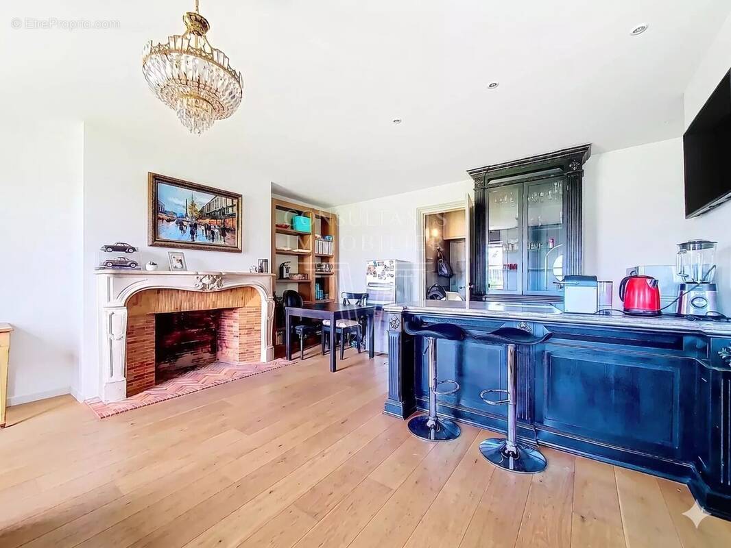 Appartement à PARIS-8E