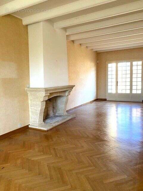 Maison de Maitre avec garage, terrasse et jardin de curé - très beau potentiel !!! - photo 7