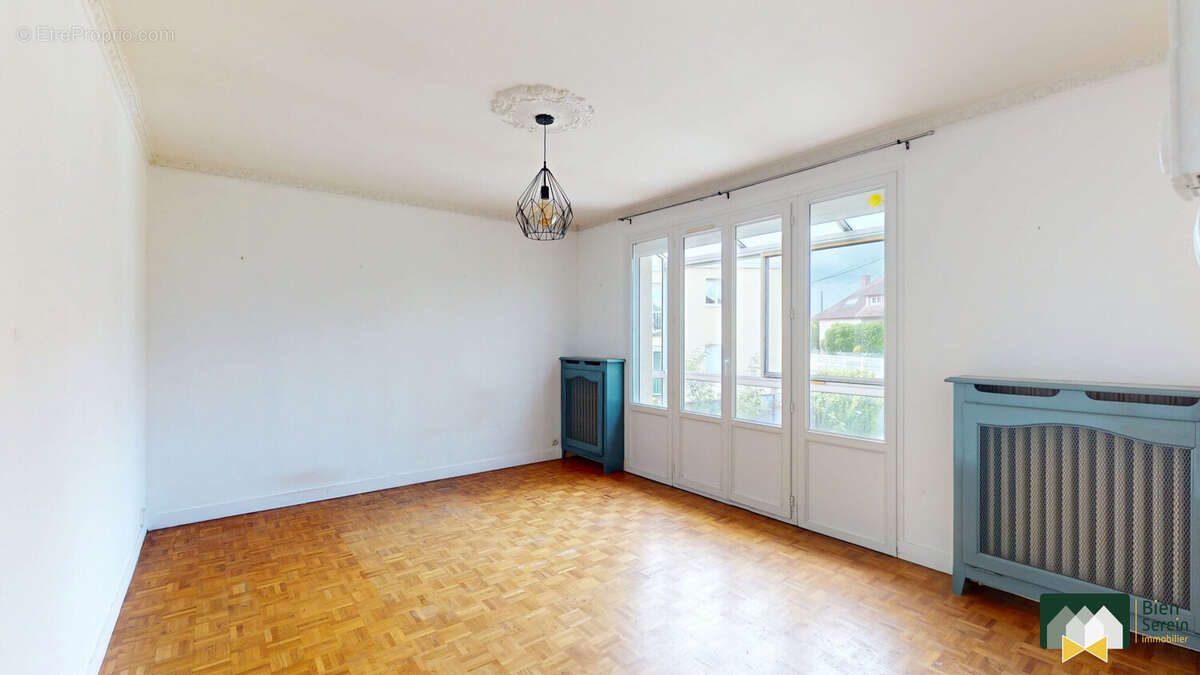 Maison à LEVES