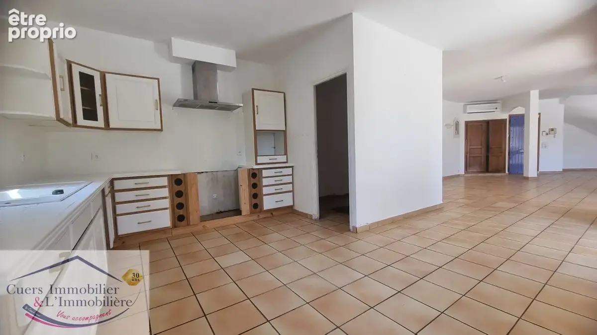 La crau, propriete  avec 2 logements developpant 337m2 habitables, avec piscine - photo 7