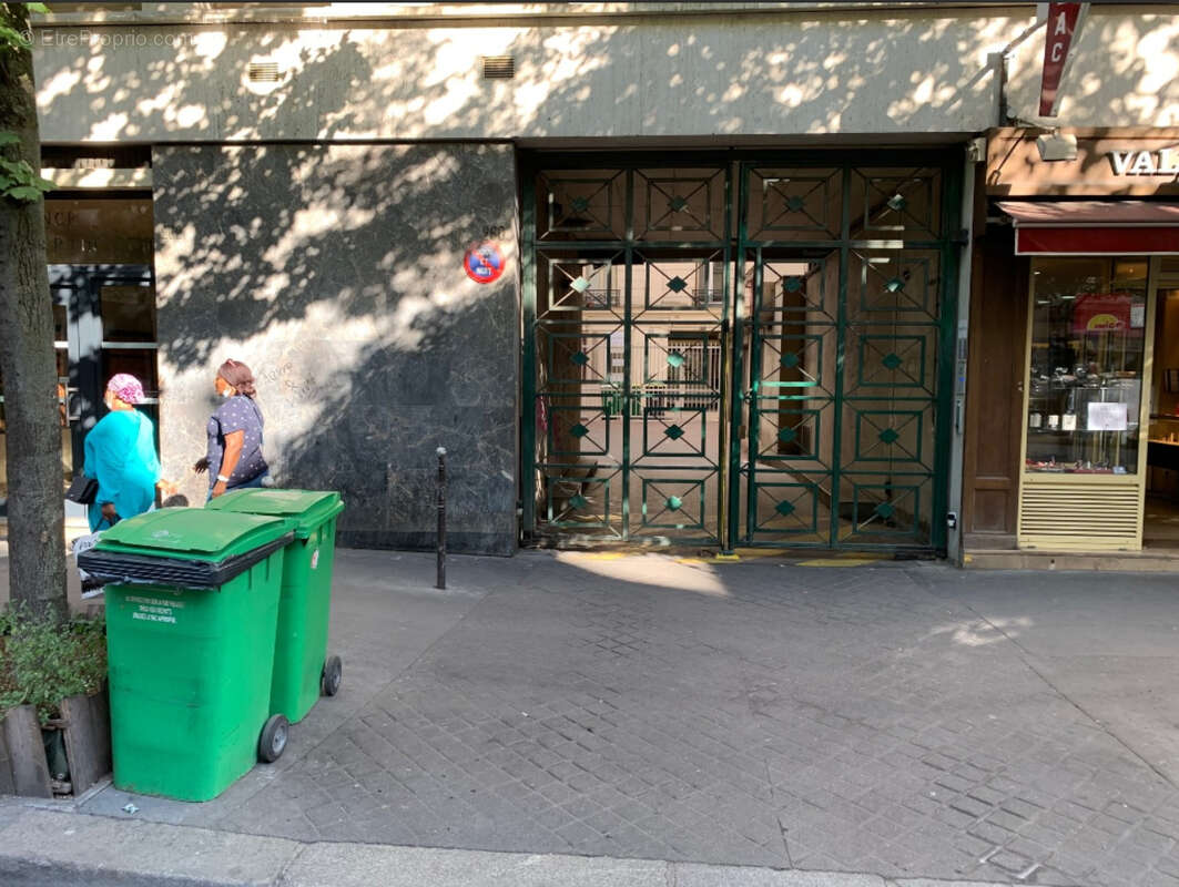 Parking à PARIS-10E