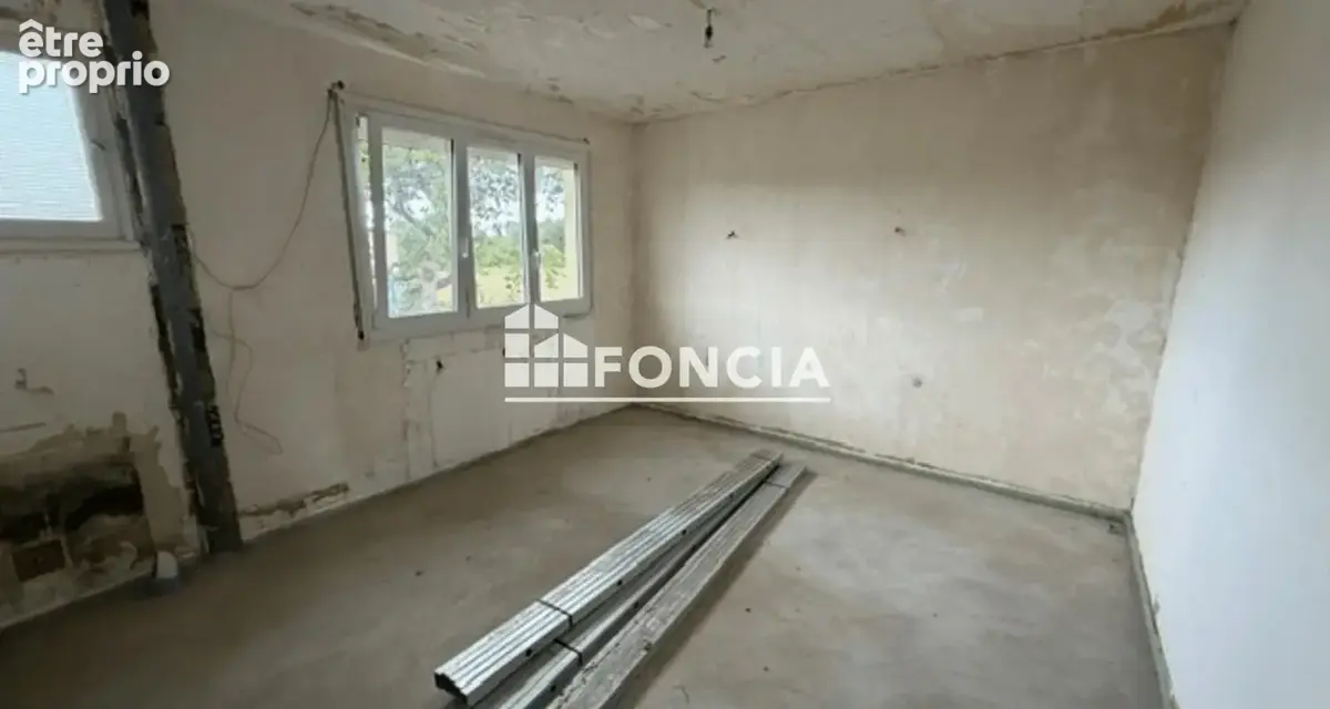 À VENDRE – Maison en briques à rénover avec grand entrepôt de 190 m² - photo 8