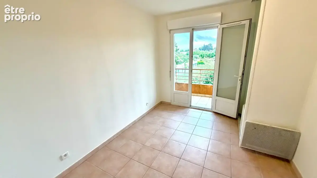 APPARTEMENT de type T4 résidentiel, avec parkings privatifs et sécurisés. - photo 14