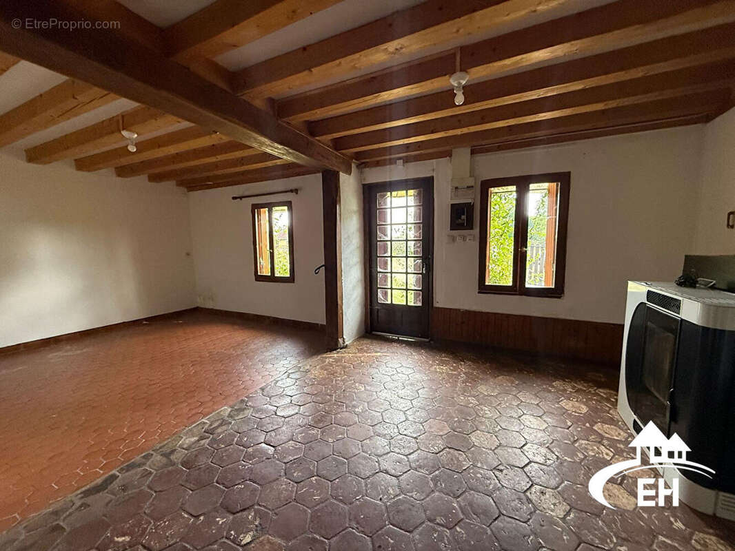 Maison à LA FERTE-FRENEL