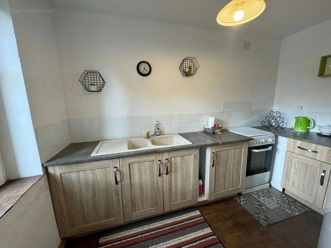 Maison à SAINT-PRIEST-LA-PLAINE