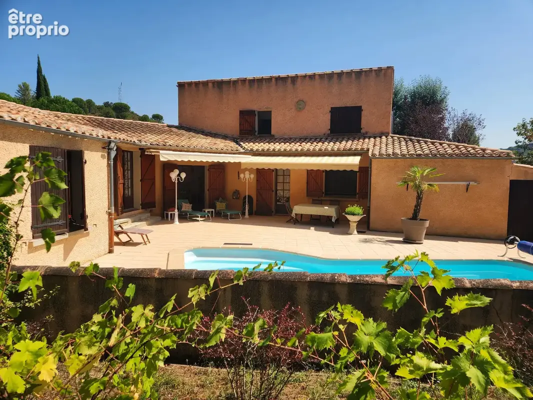 Belle Propriété Indépendante de 5 Chambres Avec Piscine, Vues et Garage - photo 23