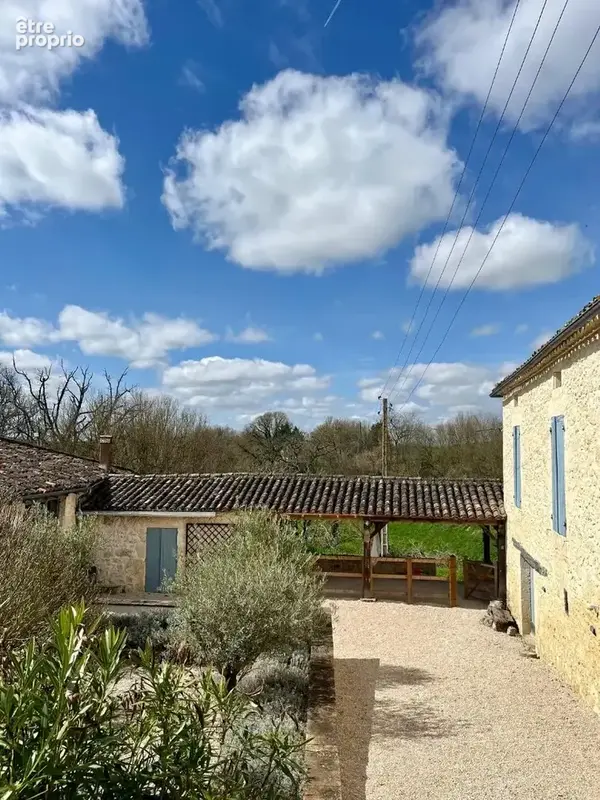 Propriété de campagne de 271m2 avec 5 chambres, piscine et 7896m2 de jardin - photo 20