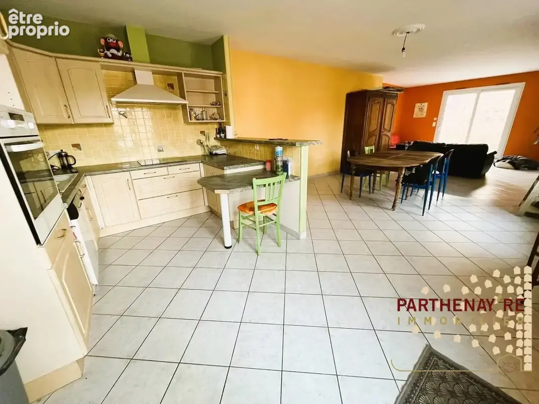 Maison 206 m² à La Ferriere-En-Parthenay  - photo 2